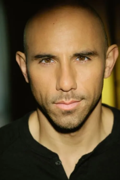 Billy Dec interpretando a Officer Frye