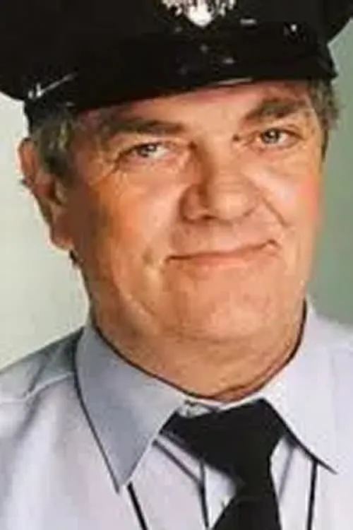 Bjarne Buur interpretando a Tjener