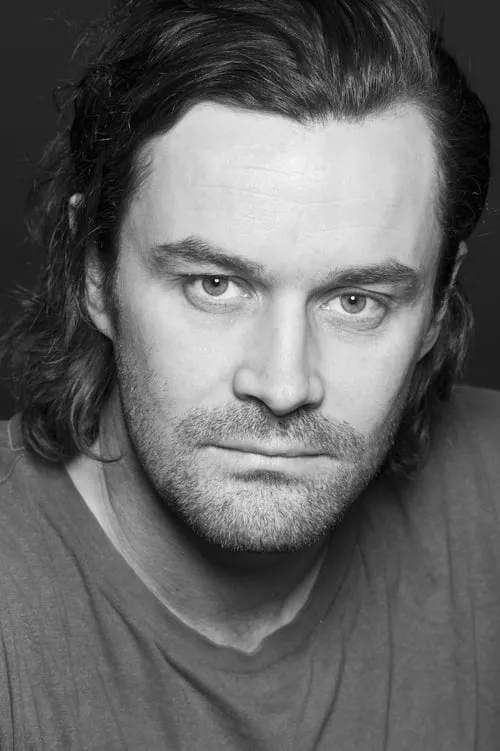 Björn Hlynur Haraldsson interpretando a Policeman - Arnar