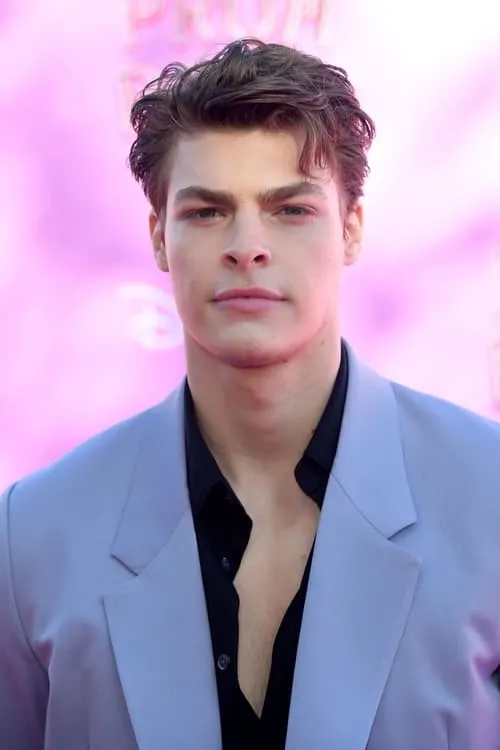 Blake Draper interpretando a Graham Lansing