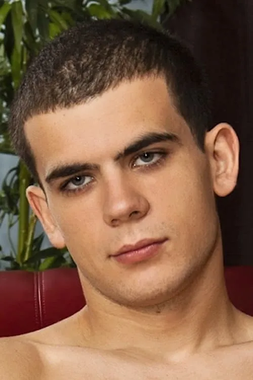 Blake Savage interpretando a