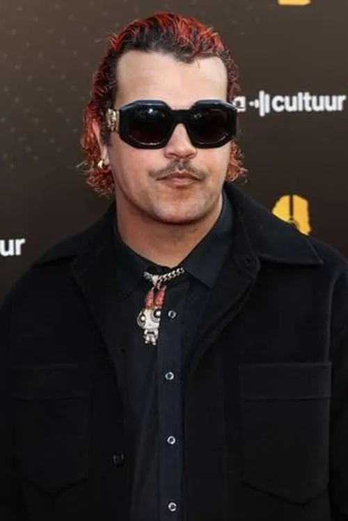 Boaz Kok interpretando a Guy in Club