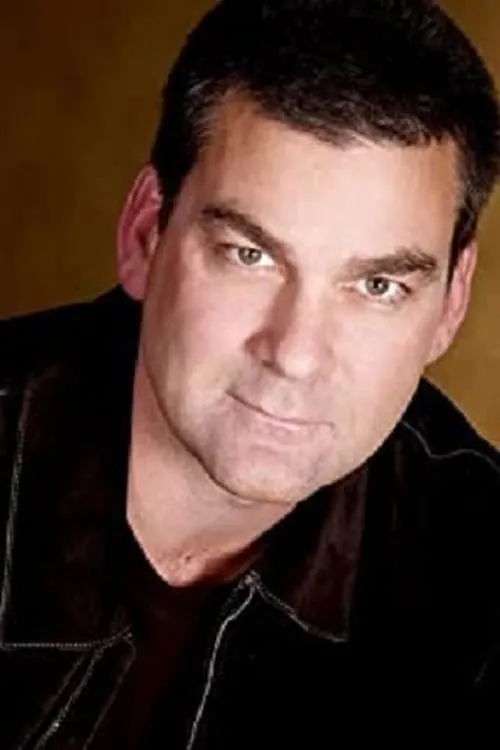 Bob Hoge interpretando a Sunny Calzone