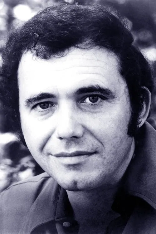 Bobby Bare interpretando a Self (archive footage)
