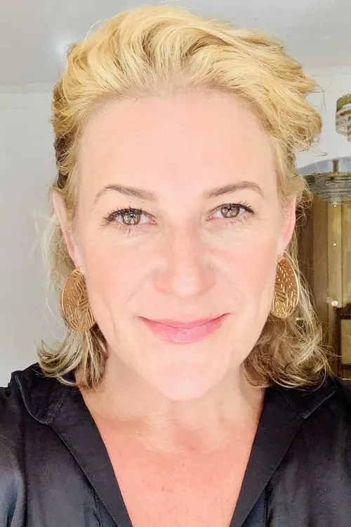 Bonnie Lee Bouman interpretando a Emily