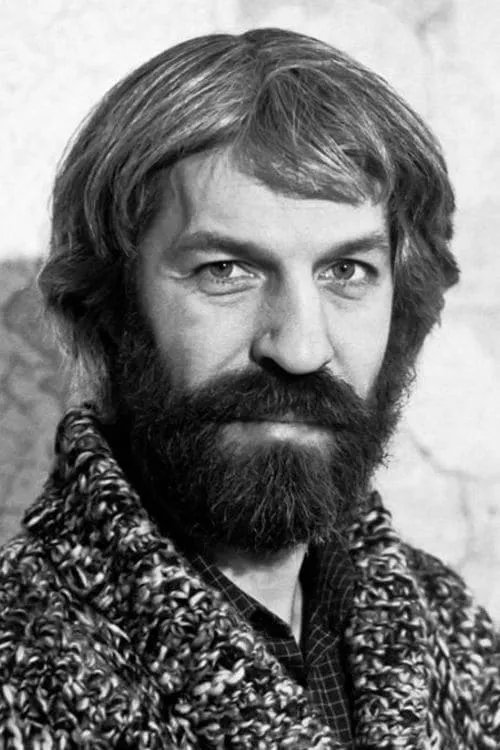 Boris Khmelnitsky interpretando a Religious Mercenary