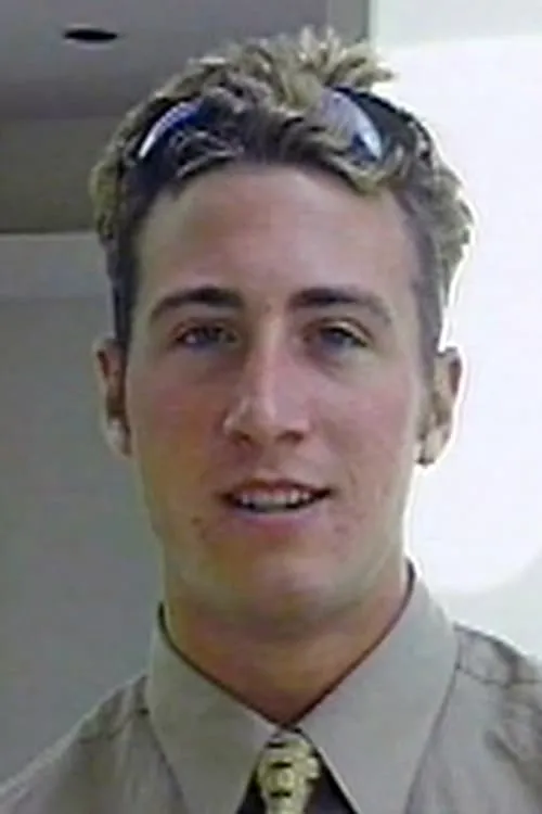 Brad Taylor interpretando a Lightening