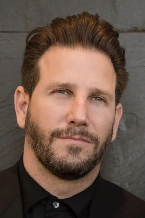 Branden Williams interpretando a Tony Allegre