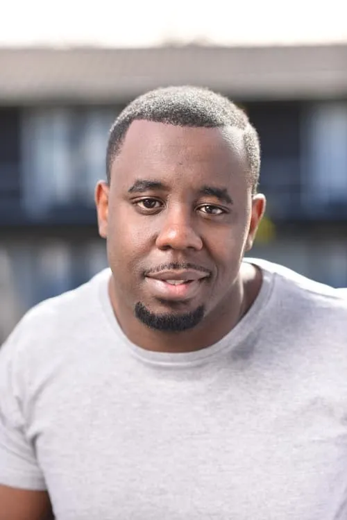 Brandon Christle interpretando a Big Lou