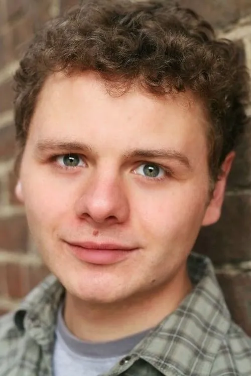 Brandon Thane Wilson interpretando a Stuart