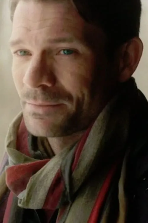 Brendan Murray interpretando a Vernon Gosney