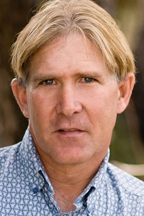 Brent Woolsey interpretando a Cody Stavert