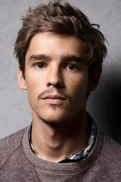 Brenton Thwaites en su biografía y filmografía