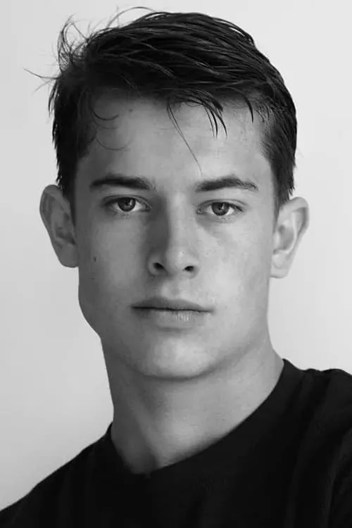 Brian Altemus — personaje: Leo Brandt