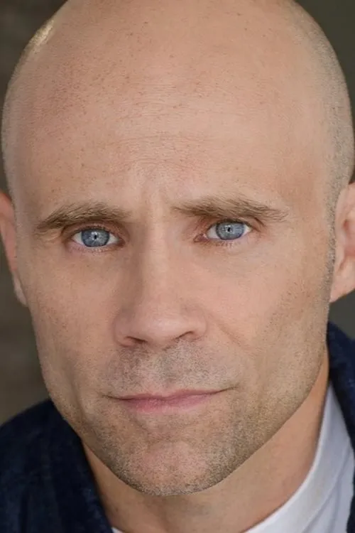 Brian Brightman interpretando a Ginny's Dad