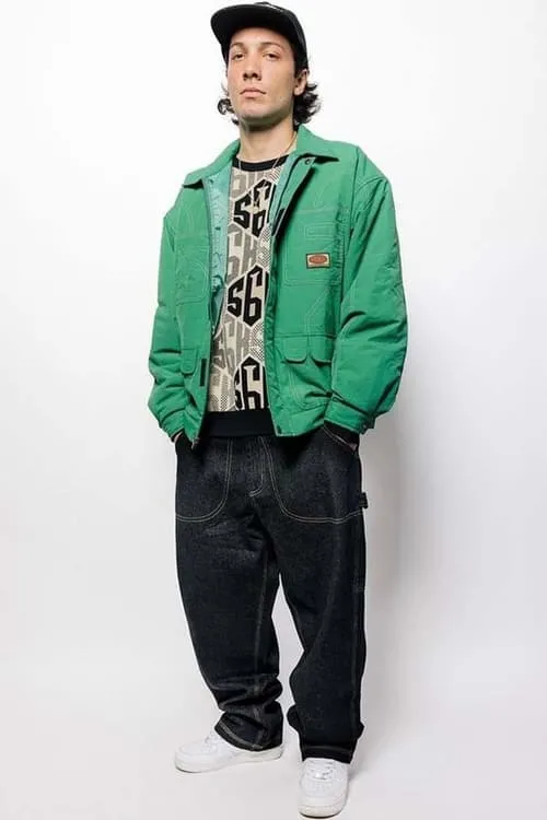 Brian Costadina interpretando a