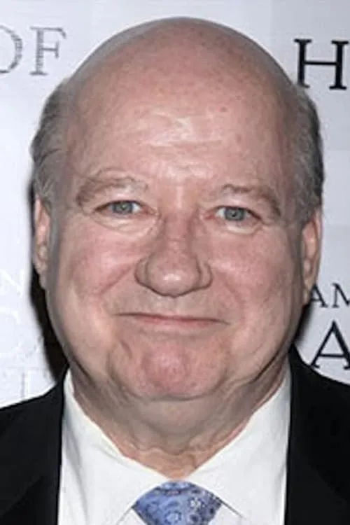 Brian Reddy interpretando a Bob Martell