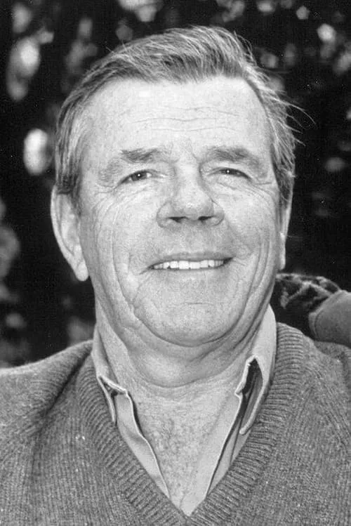 Brian Wenzel — personaje: Frank Gilroy