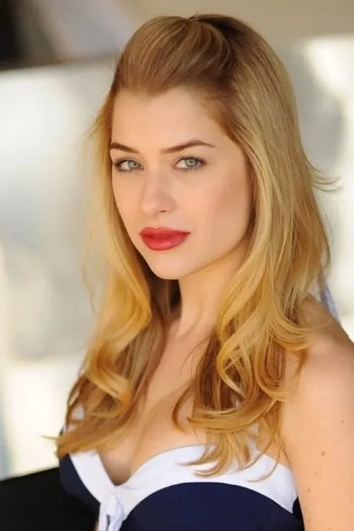 Brittany Finamore interpretando a Angela Smith