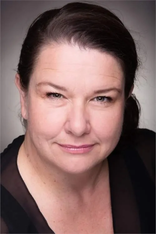 Bronwyn Bradley — personaje: Isla Simpkins