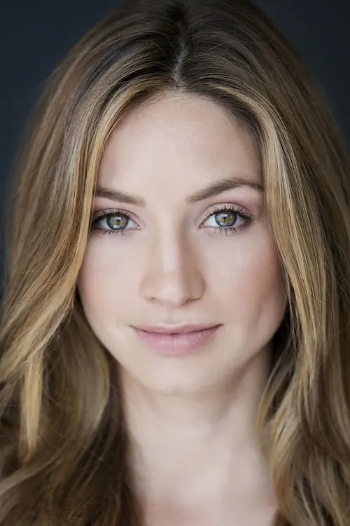 Brooke Butler interpretando a Shanna