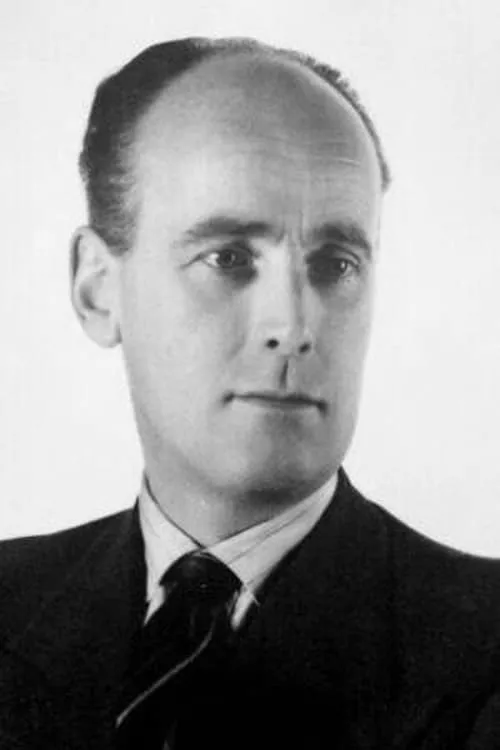 Bruce Belfrage interpretando a Archimandrite