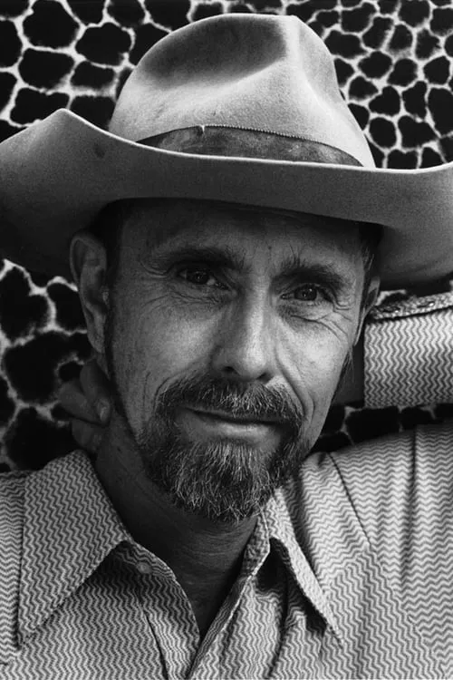 Bruce Conner interpretando a 