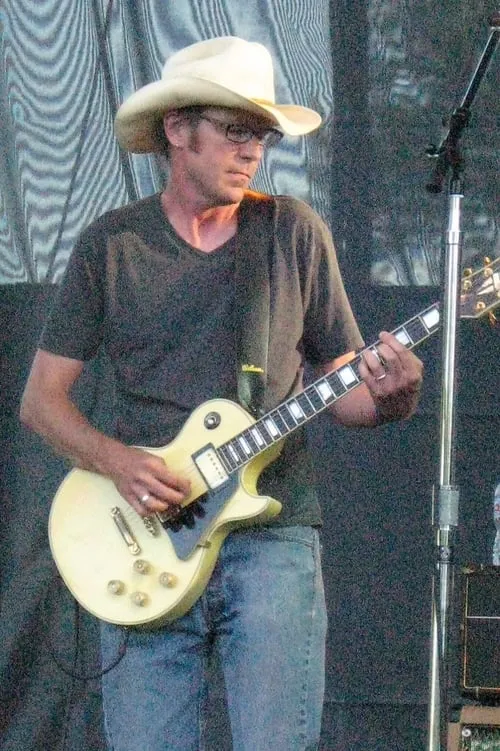 Bruce Fairweather interpretando a Himself