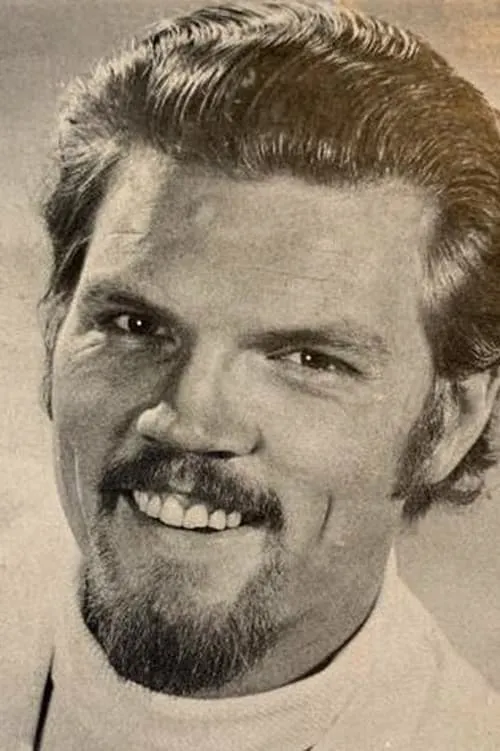 Bruce Tuthill interpretando a Lt. Wacker