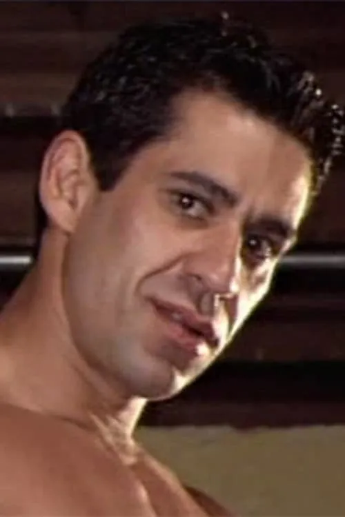 Bruno Diaz interpretando a 