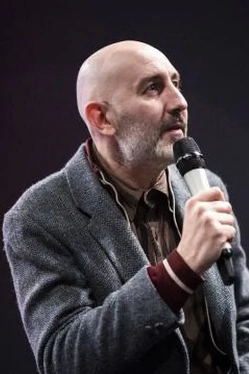 Bruno Merle interpretando a Homme Zoo