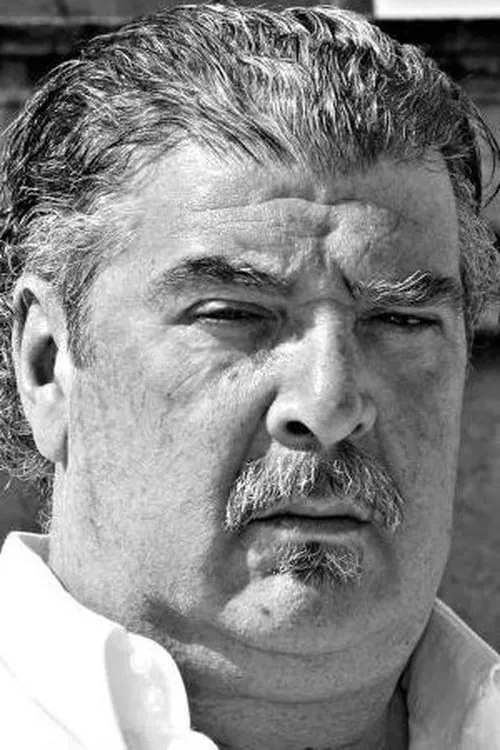 Bruno Pavoncello interpretando a Crimei