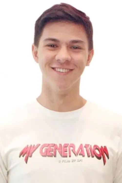 Bryan Langelo interpretando a Zeke