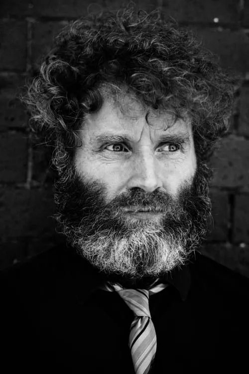 Bryan Quinn interpretando a Charlie Hayes