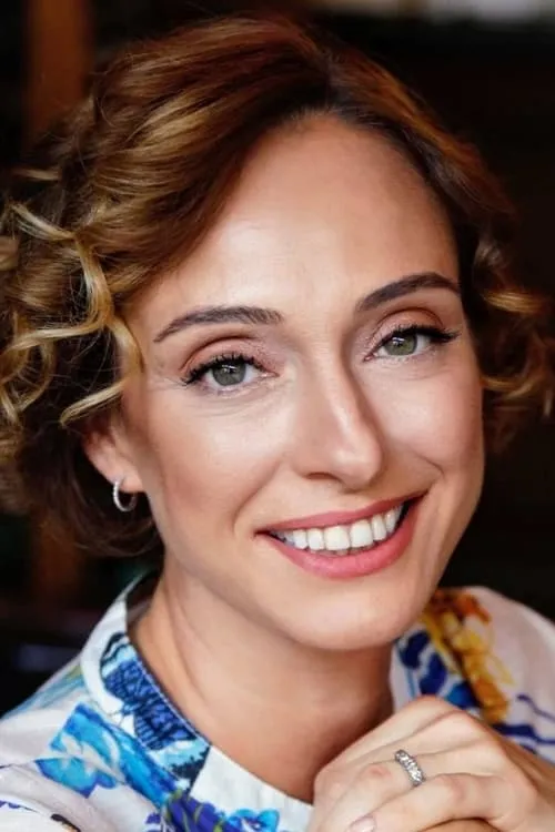 Burcu Almeman interpretando a 