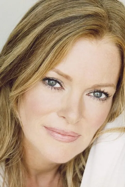 Caitlin Dulany interpretando a Herself