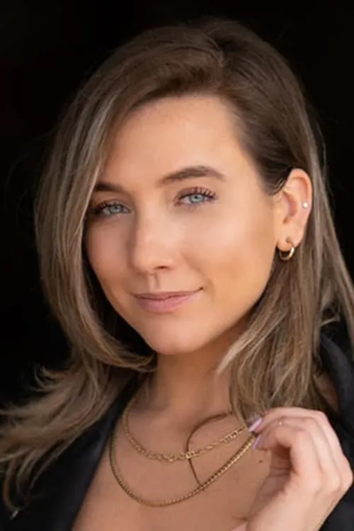 Caitlyn Fletcher interpretando a Sarah Kimmick