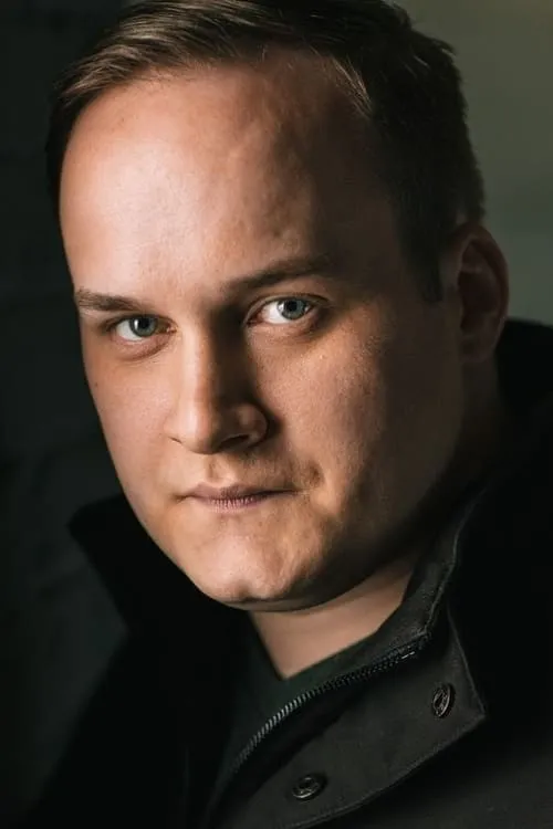 Calder Stewart interpretando a Alan Reid