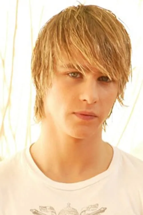 Caleb Atkins interpretando a 