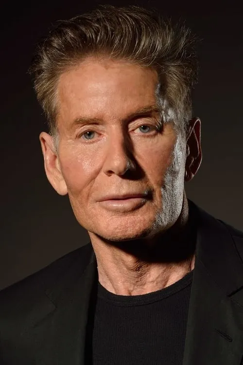 Calvin Klein interpretando a Self