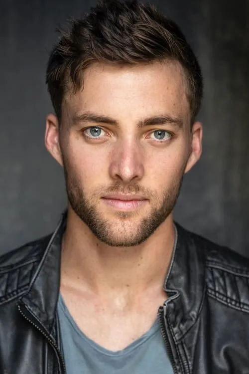 Cameron Brown interpretando a Pony