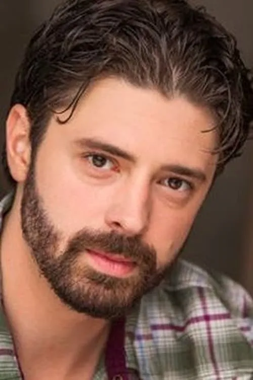 Cameron Diskin interpretando a Aurek