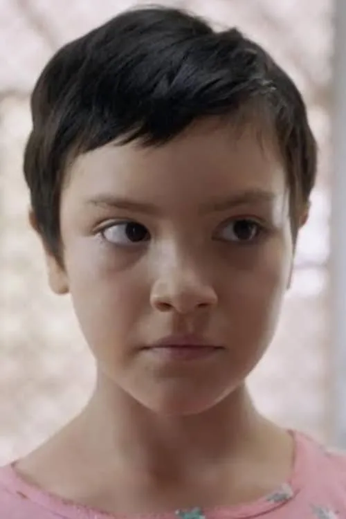 Camila Gaal interpretando a Paula (niña)