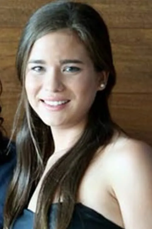 Camila Monclova interpretando a Sara