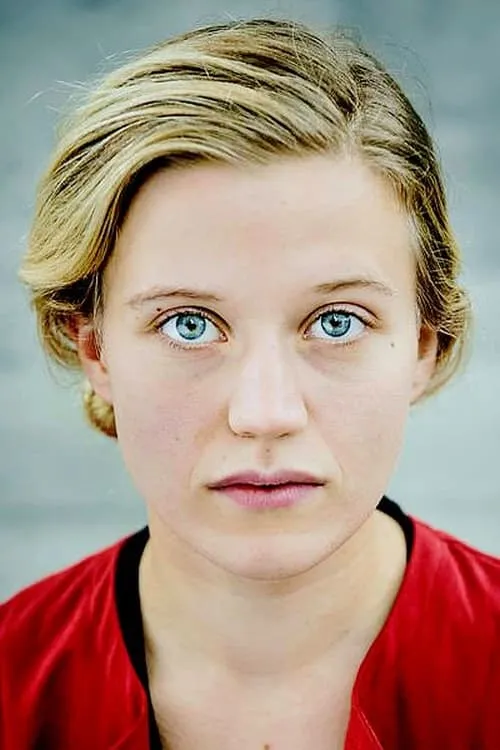 Camille Dombrowsky interpretando a Becki Berger