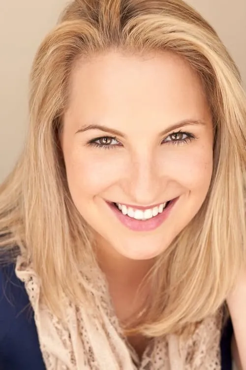 Camille Falciola interpretando a Party Girl