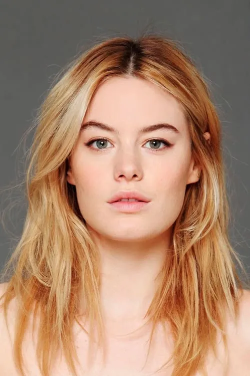 Camille Rowe interpretando a Aurora