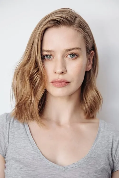 Camille Stopps interpretando a Mackenzie