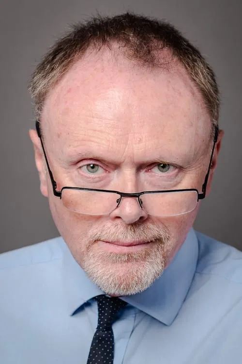 Campbell Foster interpretando a Lord Woodrow