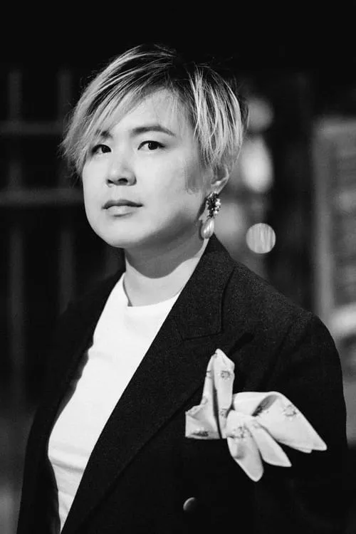 Cao Fei interpretando a